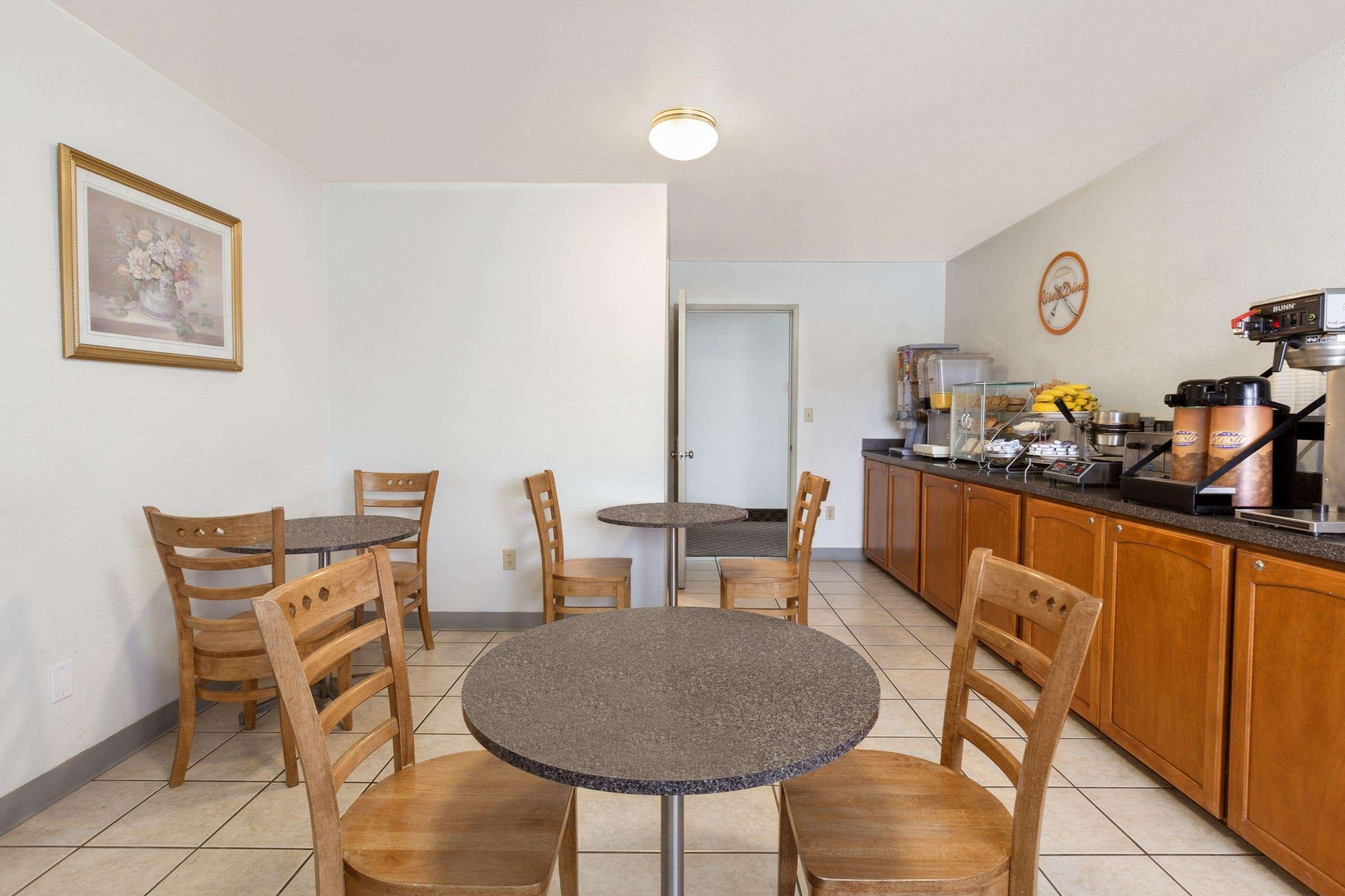 Howard Johnson By Wyndham Salem Extérieur photo