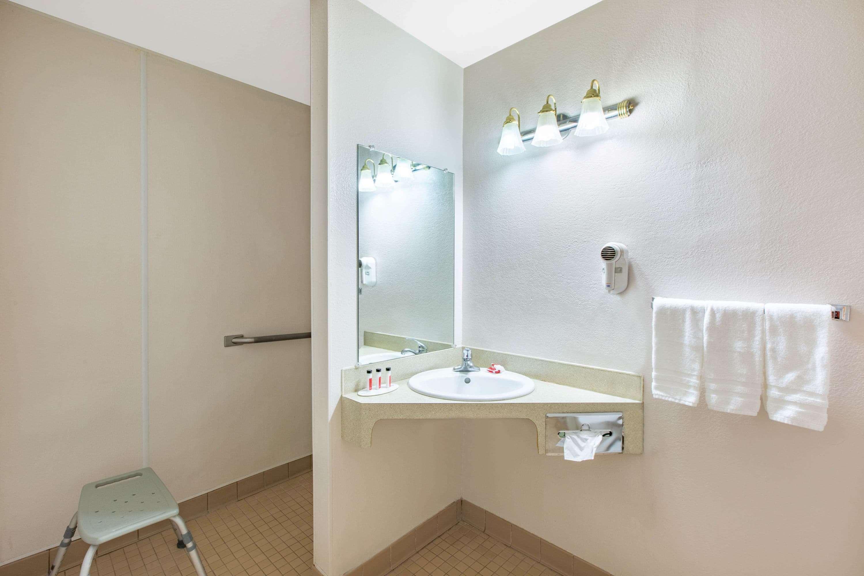 Howard Johnson By Wyndham Salem Extérieur photo